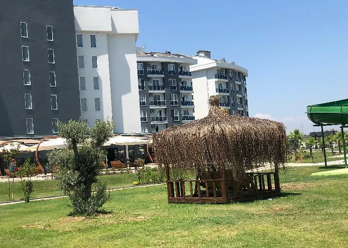 Ξενοδοχείο Jura Lara 4*