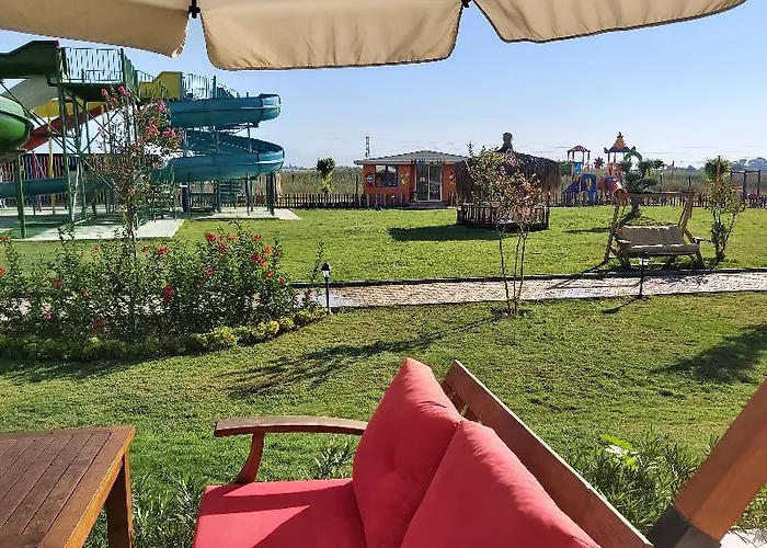 Ξενοδοχείο Jura Lara 4*