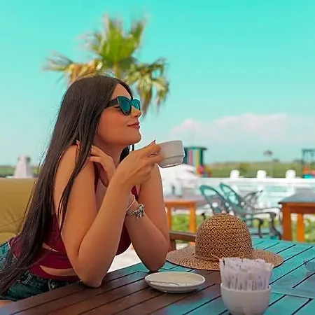 Jura Lara מלון 4*