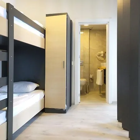 Royal Towers Lara מלון