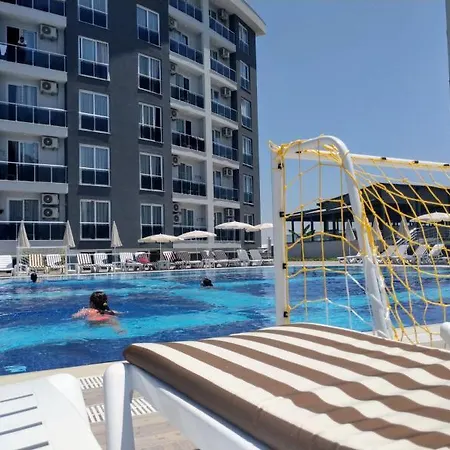 מלון Royal Towers Lara 4*