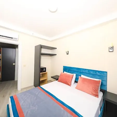 מלון Royal Towers Lara 4*