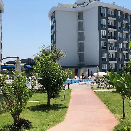 Royal Towers Lara מלון