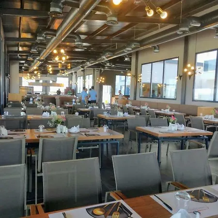 Royal Towers Lara מלון 4*