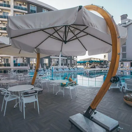 מלון Royal Towers Lara 4*